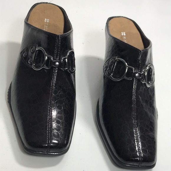 naturalizer mules clogs